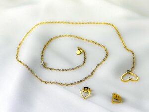 Heart slip-in chocker set