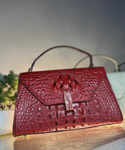 Crocodile pattern handbag Maroon
