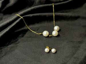 Three white pearls set