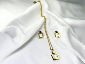 Gold square set
